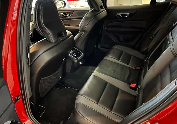 Volvo S60 cena 129900 przebieg: 133000, rok produkcji 2019 z Nasielsk małe 704